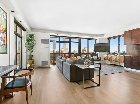 100 United Nations Plz APT 39E, New York, NY 10017