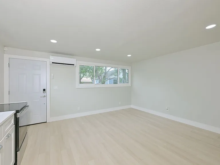 1161 Howard St — Photo 9