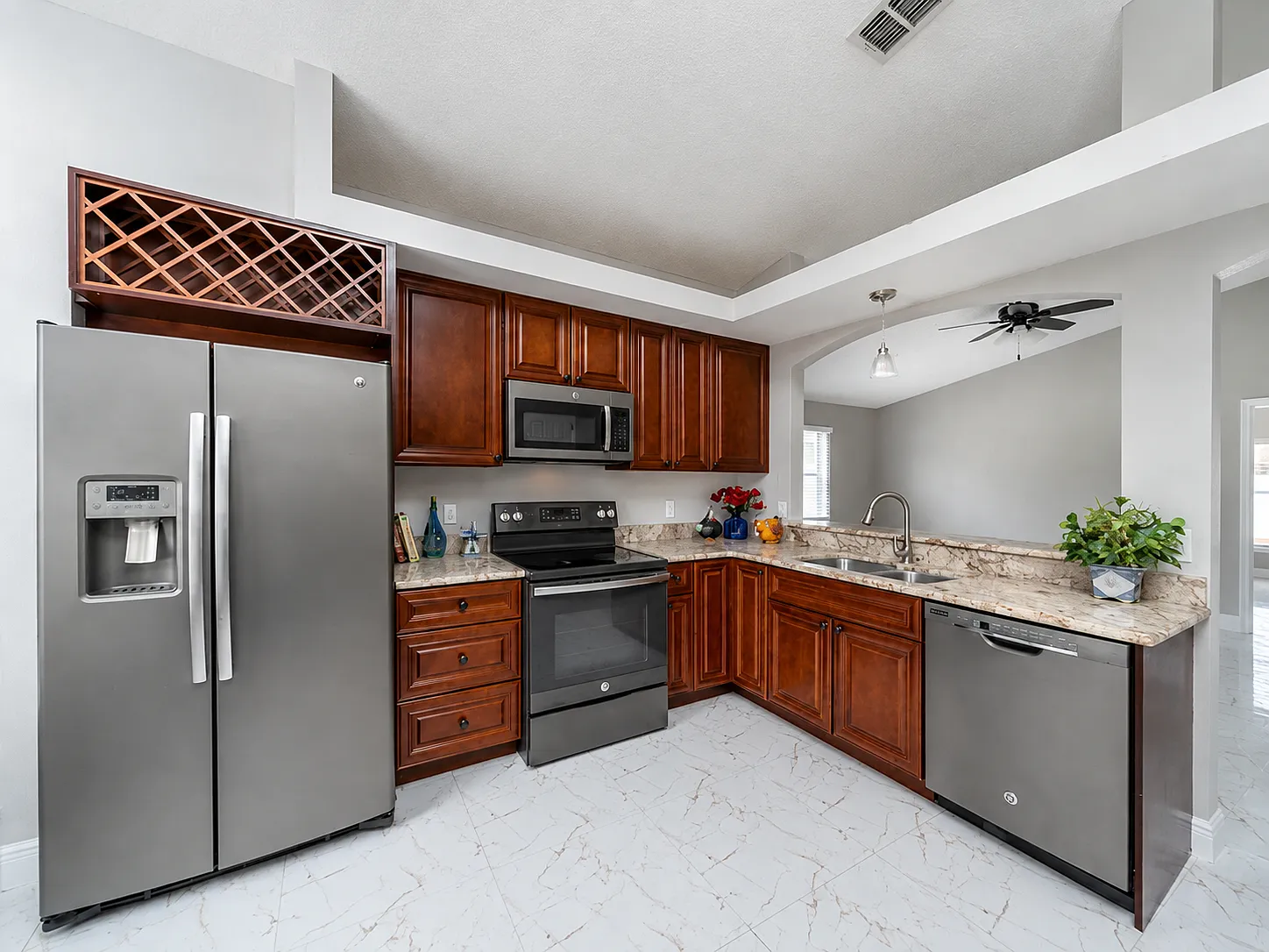 10201 Vista Cove Ln — Photo 4