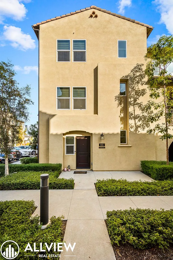 Building Photo - 665 S Kinney Way