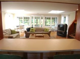 4 Ludlow Ln, Hampton Bays, NY 11946