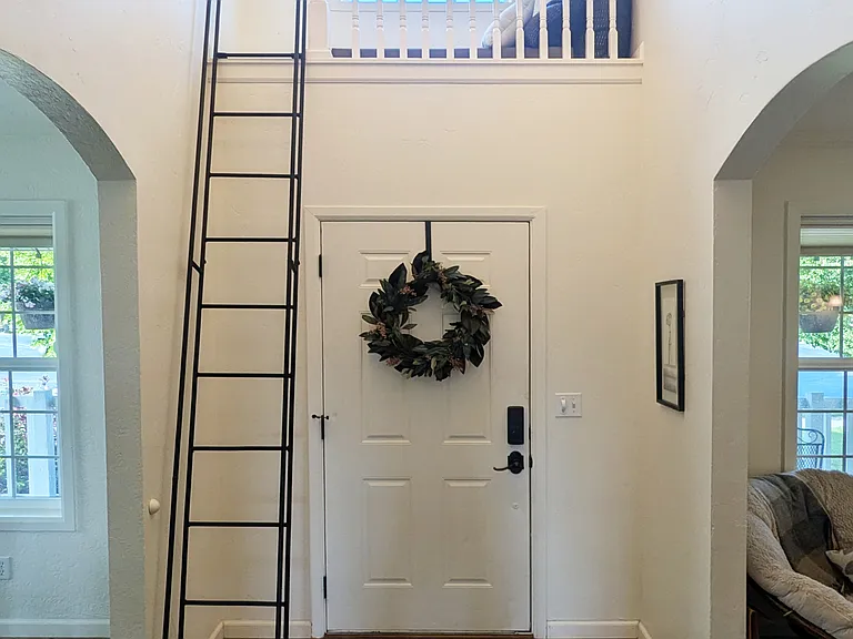 131 Rimrock Ct — Photo 2