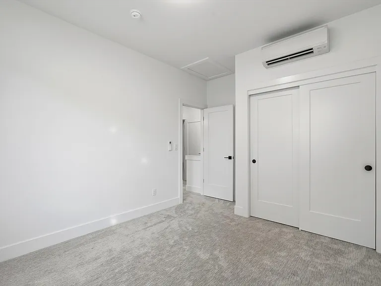 5221 N Maryland Ave — Photo 18