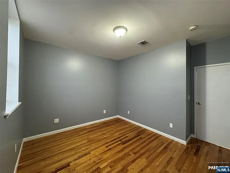 610 Devon St — Photo 32