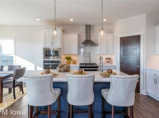 16234 Walnut Meadows Ct, Urbandale, IA 50323
