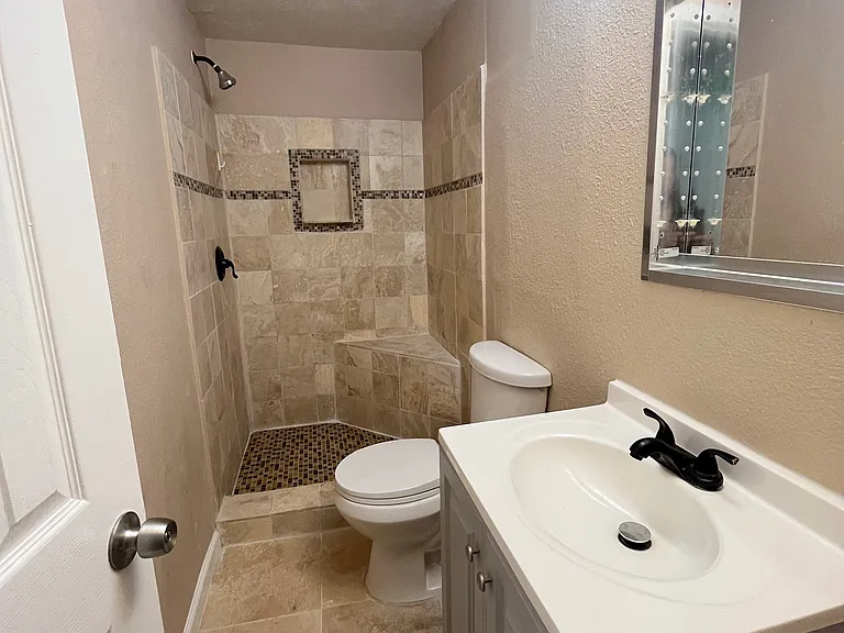 486 Mercury Dr — Photo 4