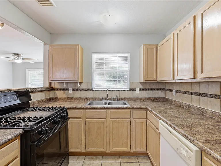 3207 Casino Dr — Photo 6