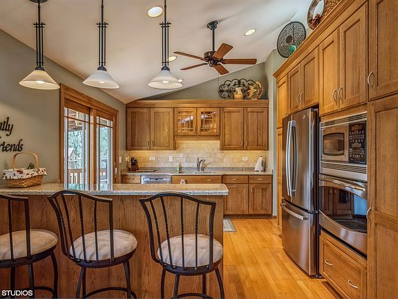 4th image of 907 E Schirra Dr