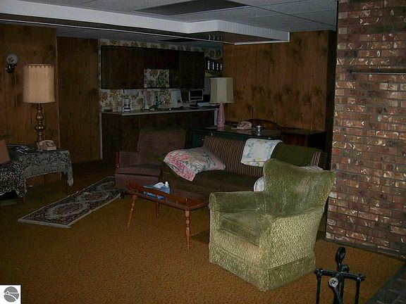 3rd image of 1819 N Ogemaw Trl