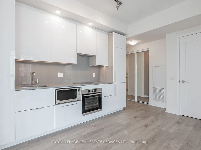 28 Freeland St #1307 — Photo 21