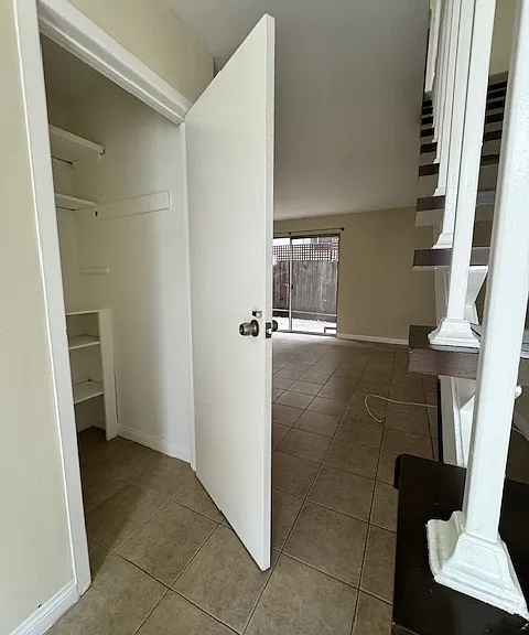 4238 Mary Ellen Ave — Photo 10