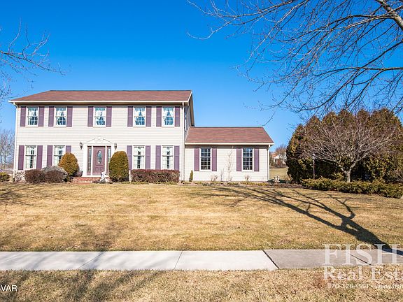 3rd image of 39 Woodland Ct