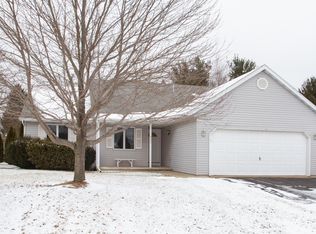830 Bennett Dr, Walworth, WI 53184