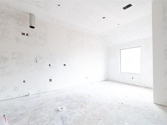 5th image of 8125 Mountain Oak Dr
