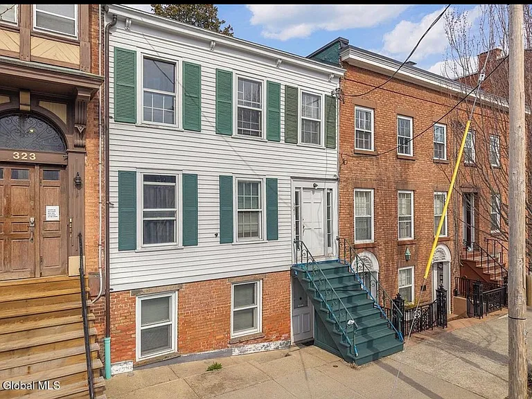 321 Washington Ave #2 — Photo 1