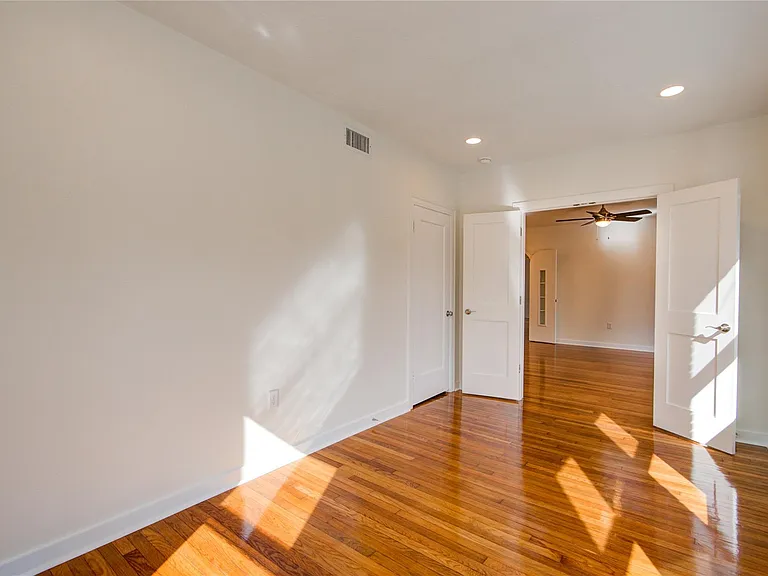 2208 Blodgett St #1 — Photo 19