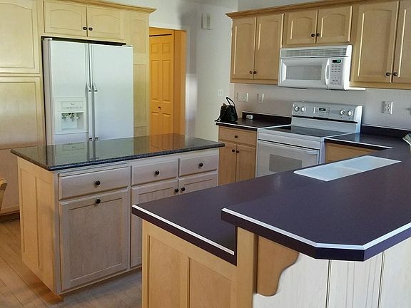 Kitchen w/Hardwood Floor