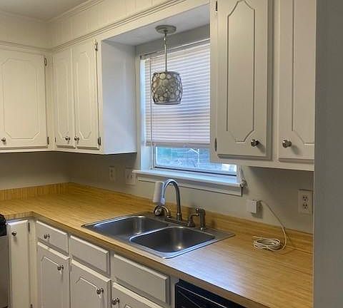 5th image of 3619 N State St APT B