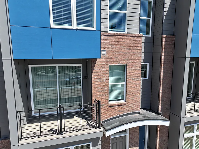 Lincoln Center - Townhomes — Photo 12