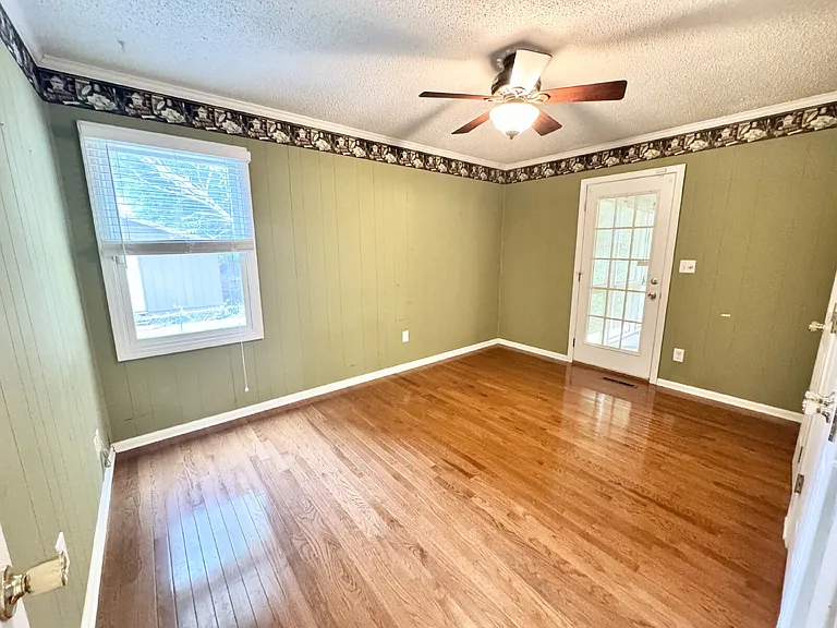 1713 E Main St — Photo 22