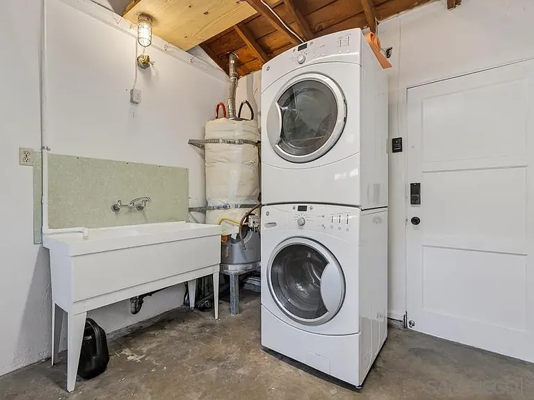 5438 Gilbert Dr #C — Photo 22