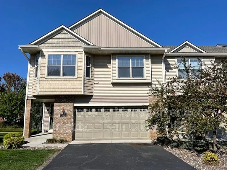3152 Legacy Ln — Photo 1