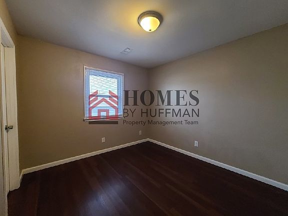 5th image of 223 E Elm St #9