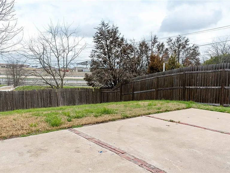 1608 Diana Dr — Photo 36