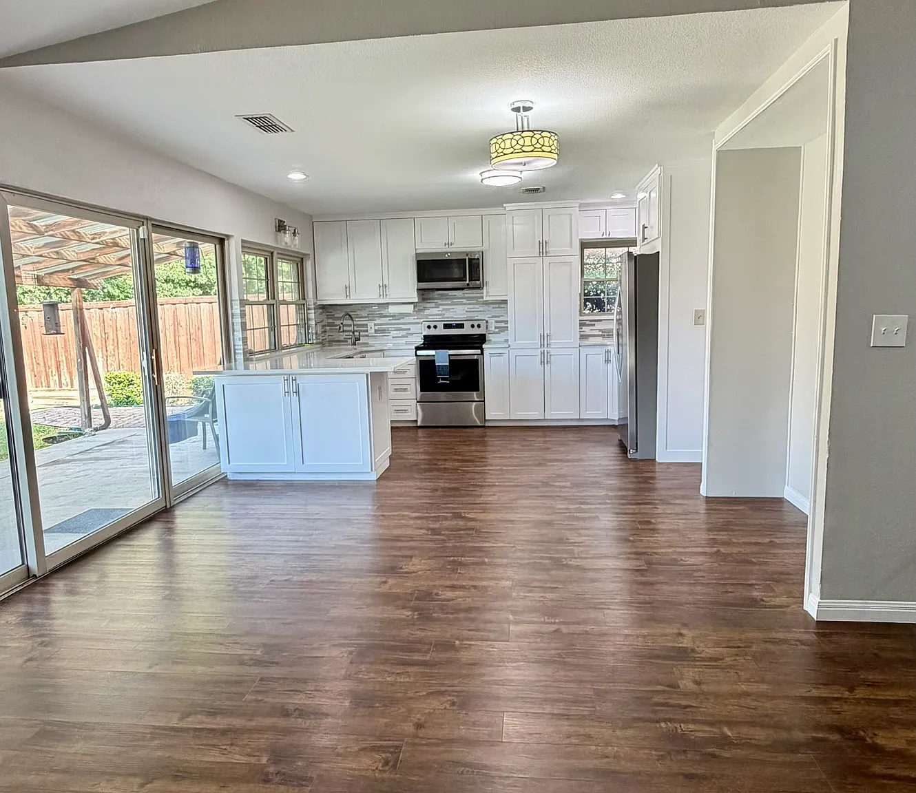 3 bed, 1736 sqft, $2,800 — Photo 3