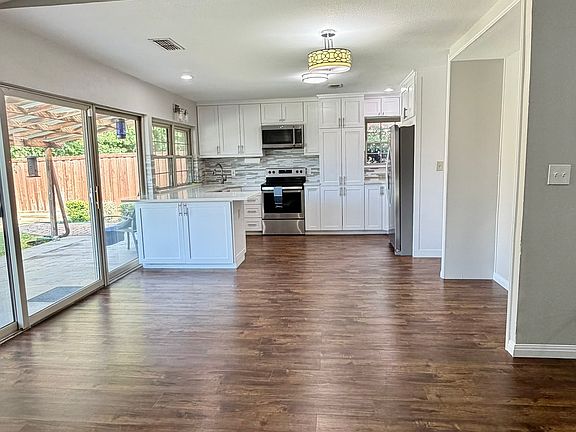 3rd image of 1803 Redbud Cir