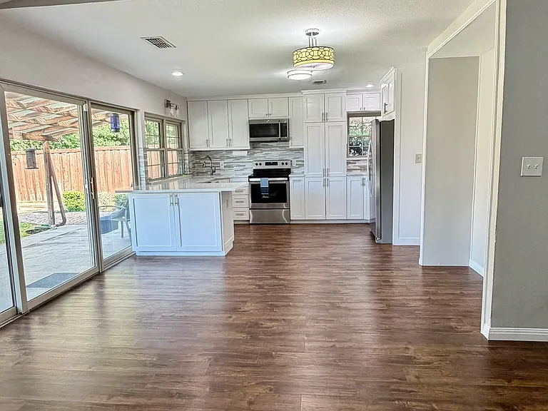 1803 Redbud Cir — Photo 3
