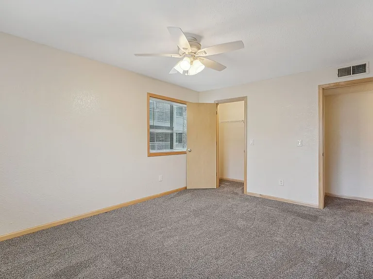 Larpenteur Estates Apartments — Photo 59