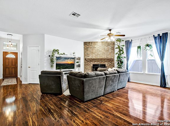 3rd image of 516 Foxford Run Dr