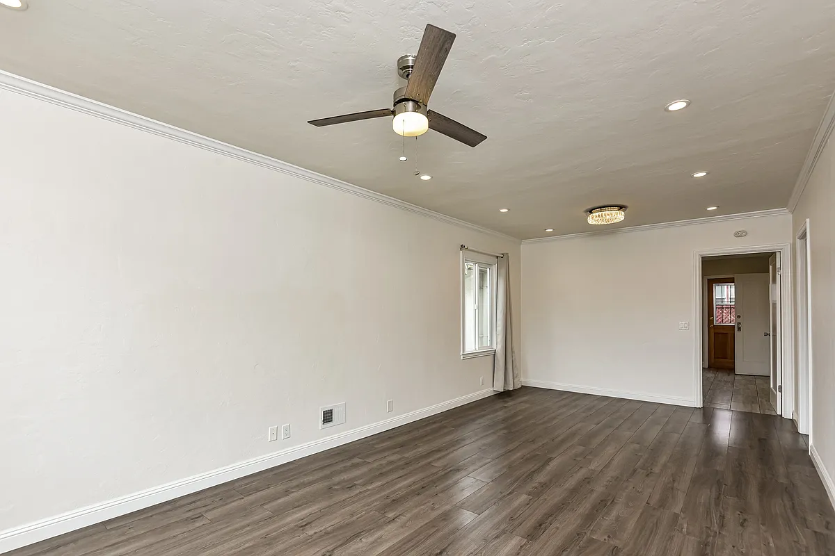 Building Photo - 833 Linden Ave