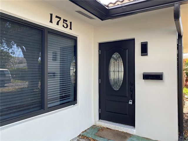 1st image of 1747 NE 55th St #12