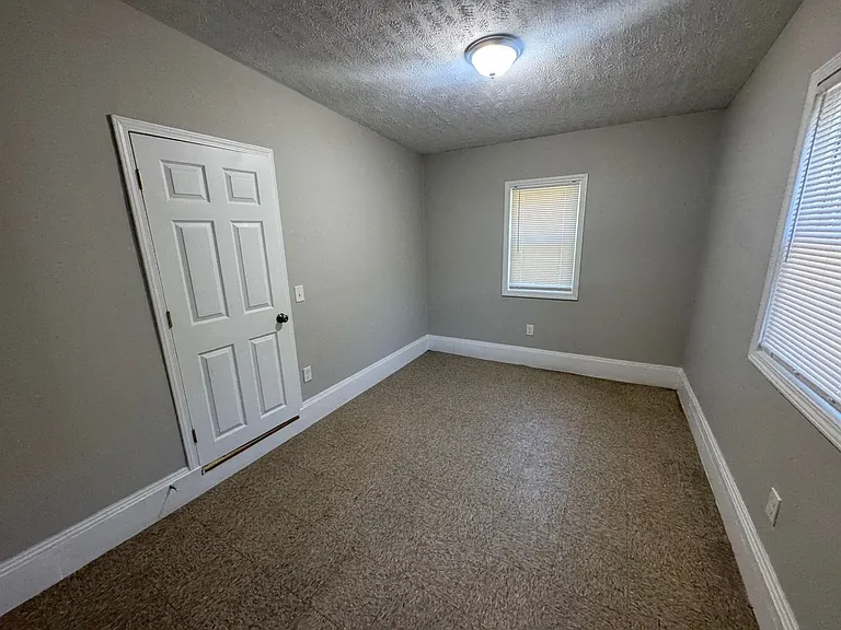 9611 Dunlap Ave — Photo 13