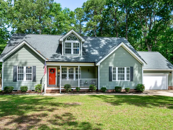 305 Monterey Ct, Benson, NC 27504