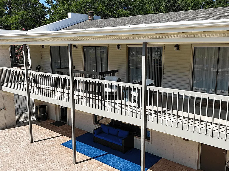 Expansive Verandas
