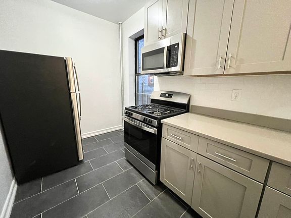 3rd image of 308 E 209th St APT 51