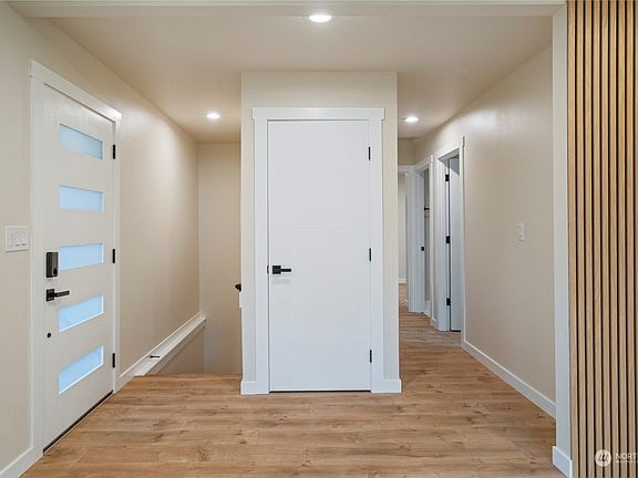 4th image of 14039 31st Avenue S