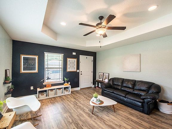 4th image of 514 Evening Falls Dr