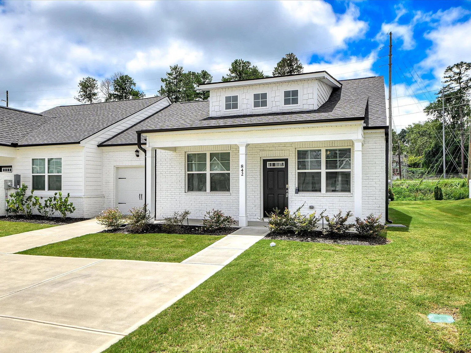3 bed, 2.0 bath, 1256 sqft, $1,695 — Photo 2