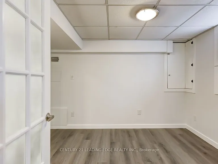 104 Leslie St #LOWER — Photo 14