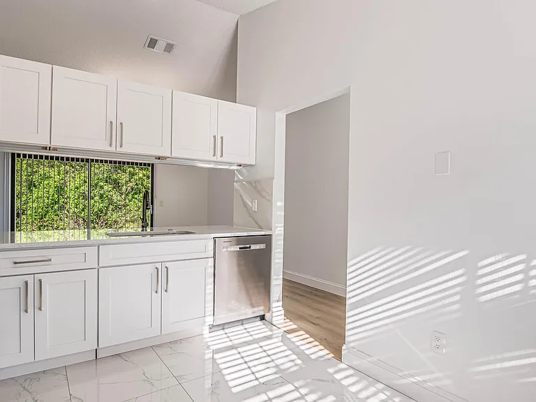 2861 Detached Cir SE — Photo 5