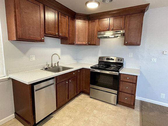 2nd image of 650 E 17th St
