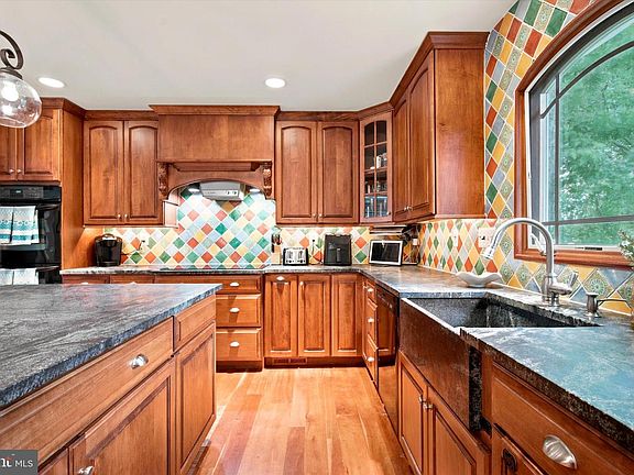 4th image of 2612 Cresswell Dr
