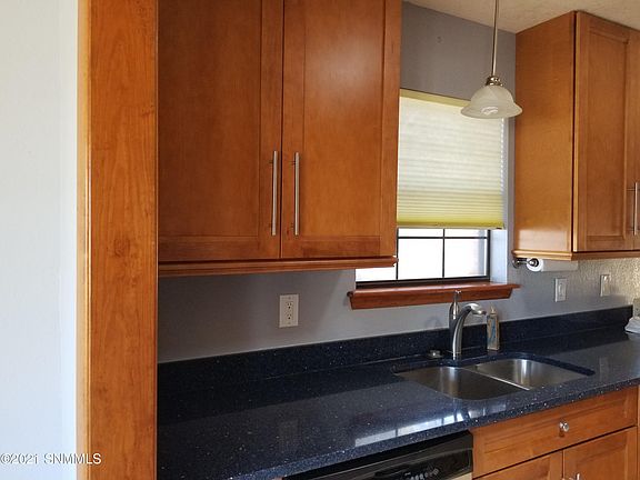 5th image of 3224 Dyer St