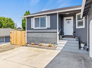 640 N Heights Dr, Eagle Point, OR 97524