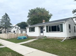 827 25th St, Two Rivers, WI 54241