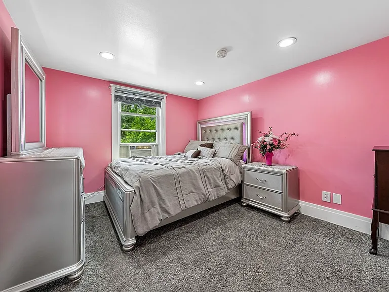 1425 Kenmore Ave — Photo 7